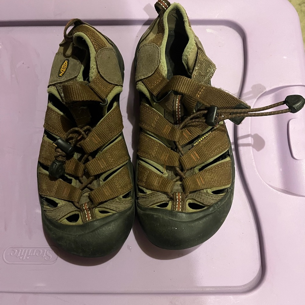 Keen Brown and Black Hiking Sandals